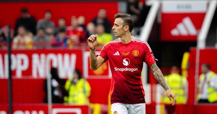 曼联传奇队5-3战胜南安普顿传奇队，贝尔巴托夫点球失准