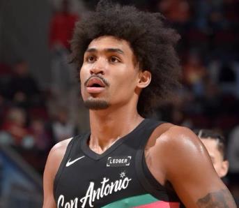 哈珀近4场表现：场均数据17.3分4.3助攻3.5篮板，投篮命中率达65.1%