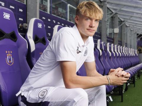 比利时17岁中场内森·德卡特，多家欧洲豪门球队争相关注