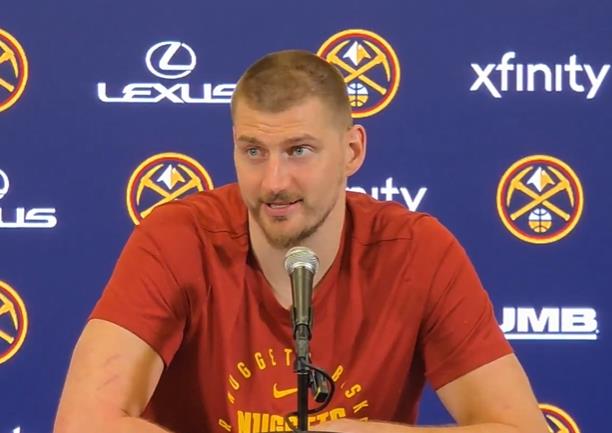 约基奇回应克拉克夸奖：我俩经纪人是同一位