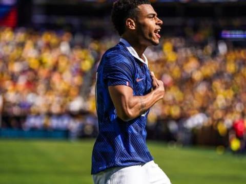 杜埃友谊赛梅开二度，首次代表法国队进球即完成双响的历史第一人