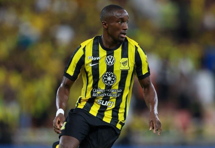 罗马诺透露，国米持续与迪亚比经纪人保持联系，球员依然渴望加盟