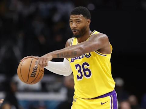 湖人主帅透露：斯玛特目前每日观察状态，希望完全康复后再重返赛场