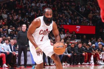 骑士G3惨败！哈登米切尔11失误，三分17中4，末节溃败提前投降