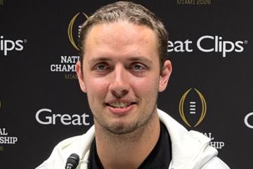 【NFL动态】红雀总经理释信号：三轮秀四分卫或冲击新赛季首发