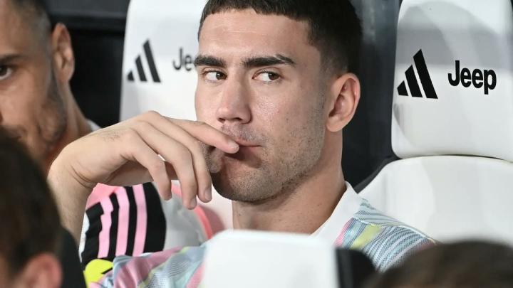 米体报道，尤文即将与弗拉霍维奇父亲会面，续约关键在于奖金和附加费用