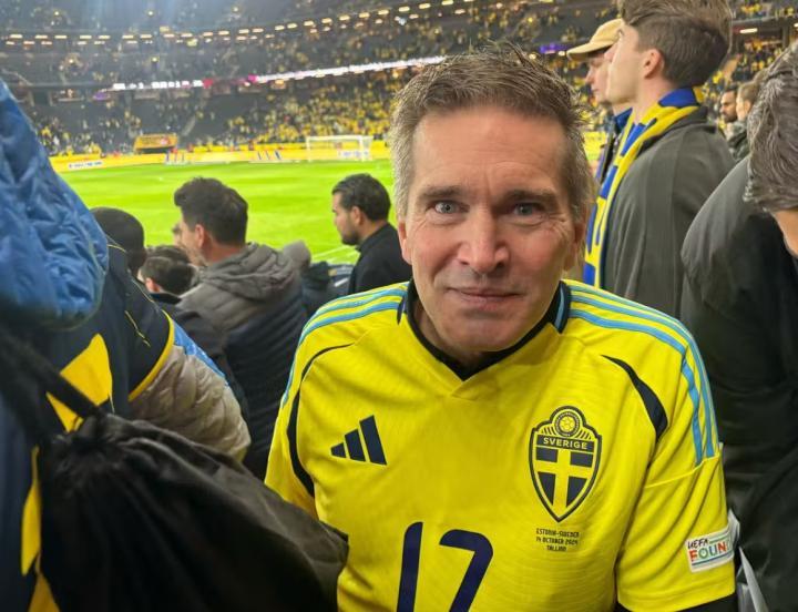 哲凯父亲看台落泪，见证儿子绝杀瑞典