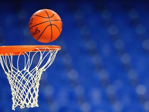 广东男篮主帅透露，杜润旺肩膀伤势加重，训练中已无法完成投篮