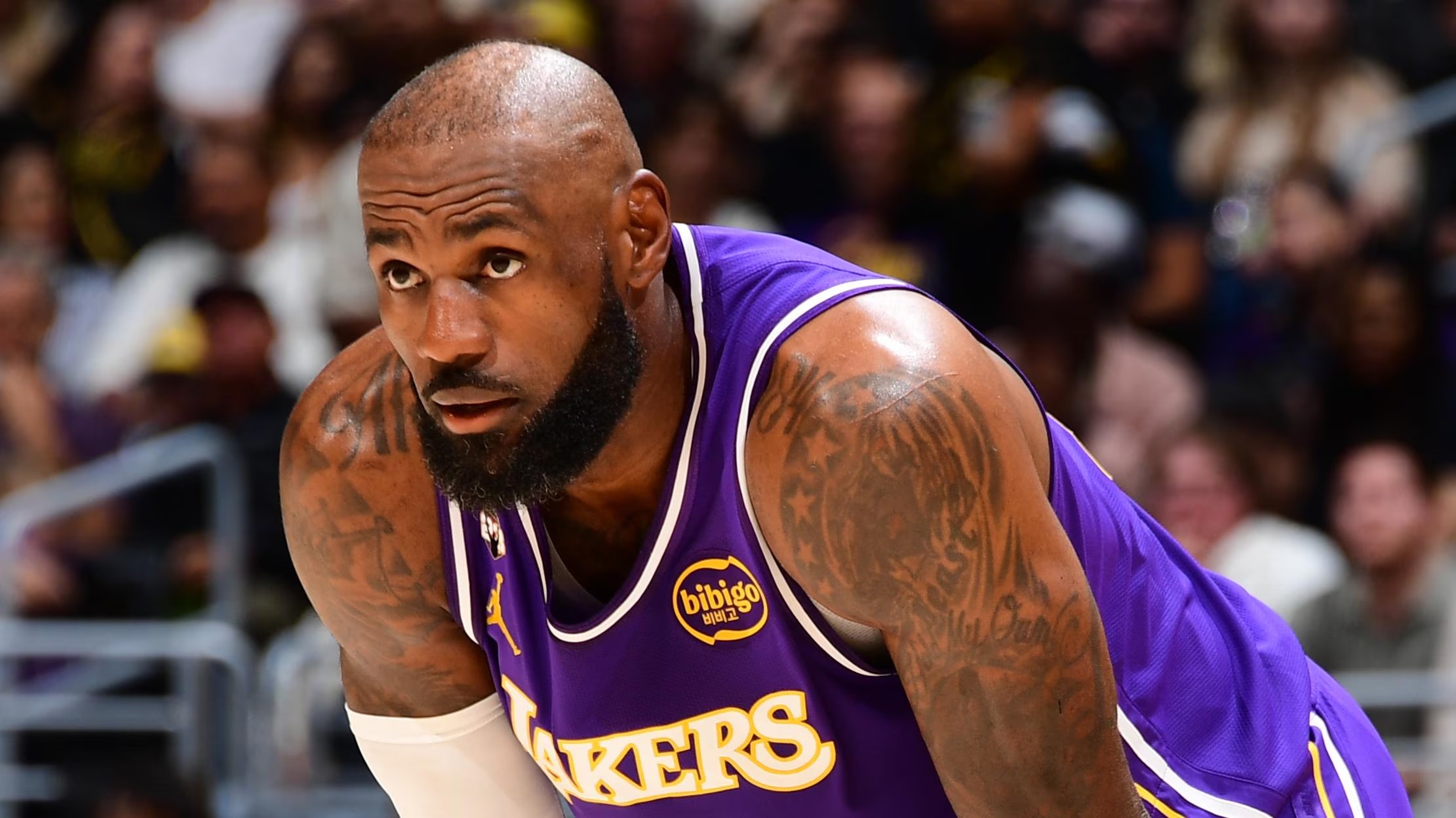 詹姆斯常规赛，季后赛总胜场达1229场，超越贾巴尔登顶历史第一