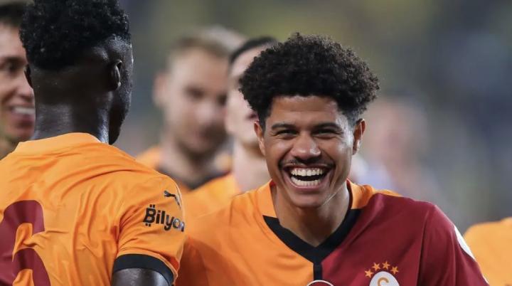 英媒报道，热刺有意引进加拉塔萨雷中场萨拉，球员渴望重返英格兰