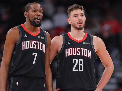 火箭战胜雄鹿迎来4连胜，超越森林狼升至西部第五，距离掘金仅差1个胜场