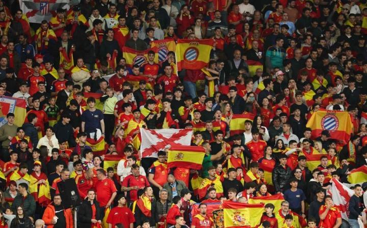 西班牙首相谈反穆斯林口号，少数球迷行为损害国家形象