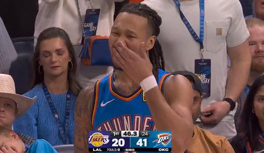 阿杰伊-米切尔三分命中，雷霆首节44-21领先湖人整整23分