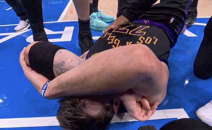 医学专家统计，本赛季轻度腿筋拉伤，平均缺席约22天