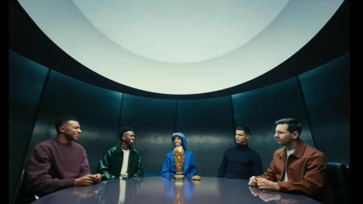 福布斯数据，C罗单条社媒广告报价343万美元，梅西259万美元