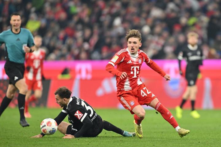 拜仁德甲赛场对阵弗赖堡，连续19场保持不败，2015年曾遭遇上次失利