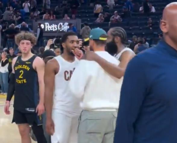 美媒晒库里哈登赛后亲切交流瞬间，波杰表情透露想加入