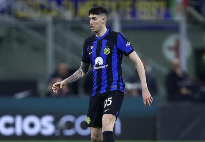 国米球迷为巴斯托尼助威，横幅写满兄弟情