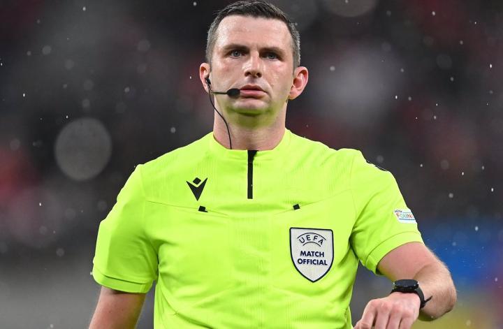 拜仁客战皇马主裁判确认，迈克尔·奥利弗执哨引热议