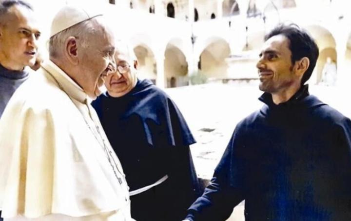 前意大利国青球员洛鲁索转行成为神父，曾与皮耶罗并肩作战