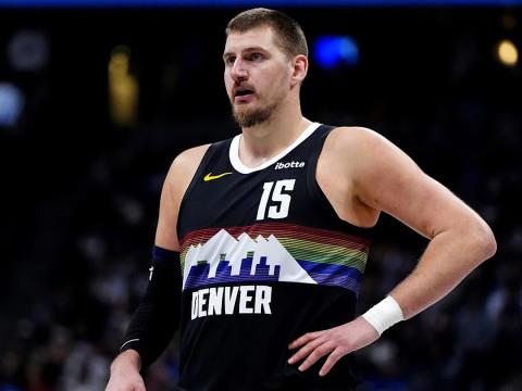 连续两个赛季场均两双，约基奇本赛季三双、两双以及篮板助攻四项数据霸占联盟第一