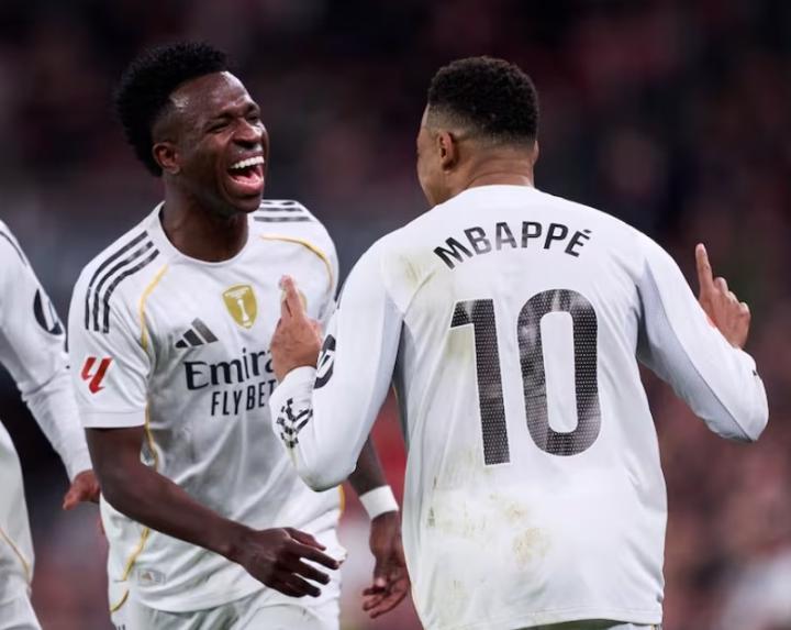 阿斯报道，姆巴佩和维尼修斯遭遇嘘声，伯纳乌贵宾席高层对此感到不解