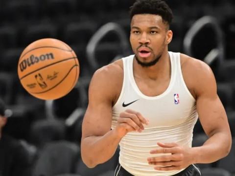 美记：字母哥未来去向传闻不断，管理层教练组球员压力倍增，更衣室氛围紧张