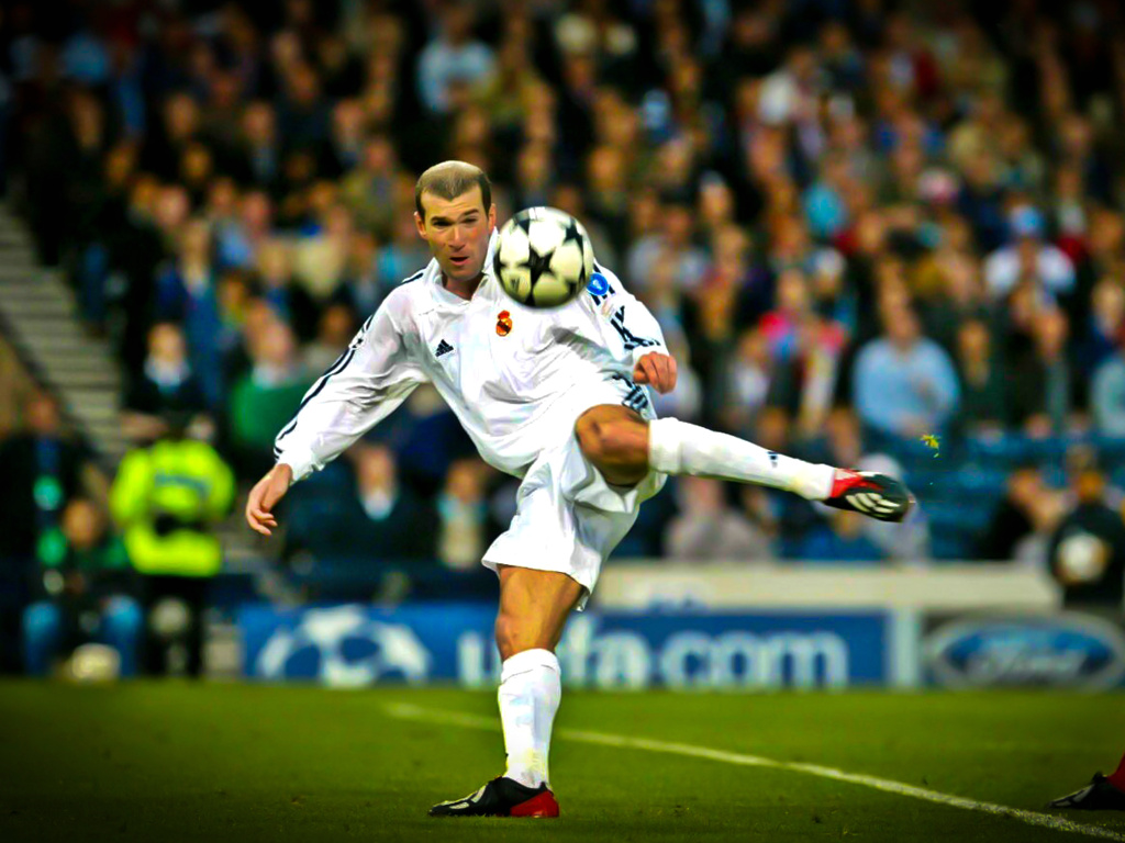 永恒的经典:2002年欧冠决赛齐达内天外飞仙进球